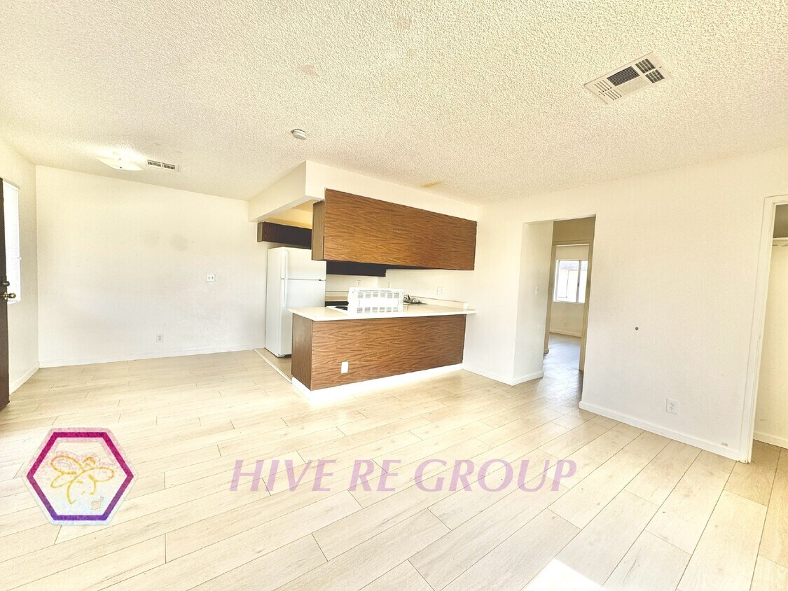 Primary Photo - Charming 2 bedroom upstairs condo in Hende...