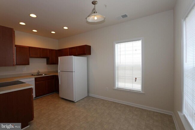 Foto del edificio - 3562 Worthington Blvd