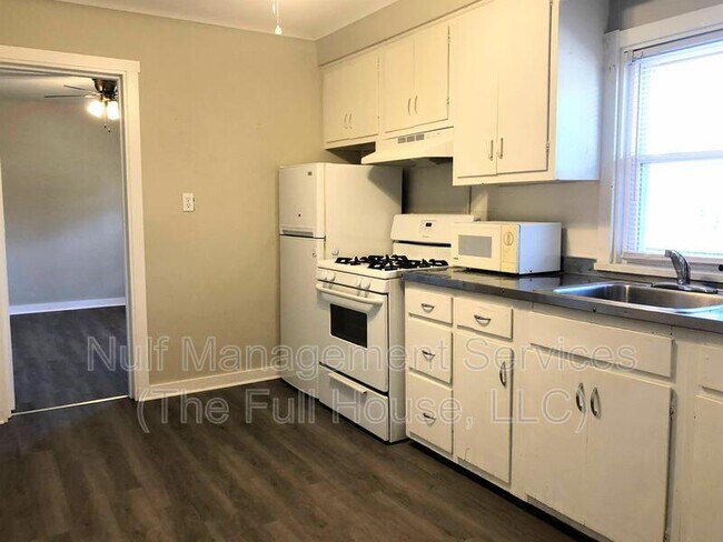 Foto del edificio - 1300 Stewart St