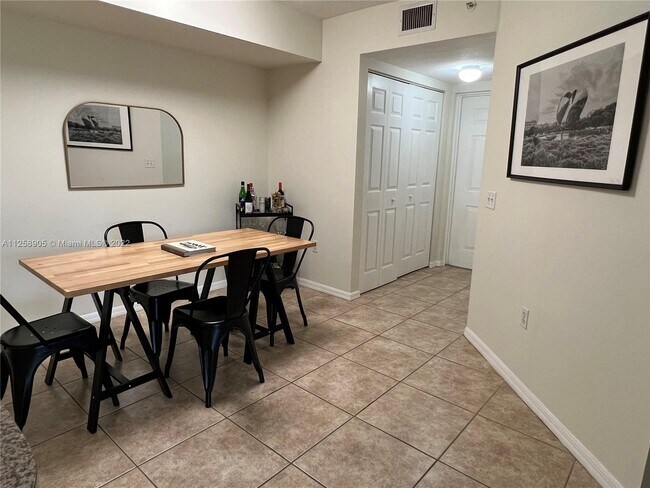 Foto del edificio - 204 Villa Cir