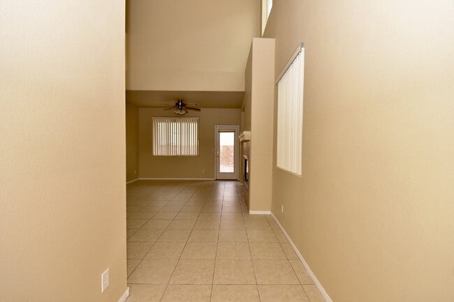 Foto del edificio - Beautiful Southwest 2-Story Home with Spacious Layout & Covered Patio