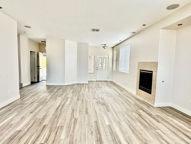 Foto del edificio - 4-bedroom house with Stunning views!