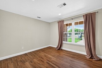 Building Photo - 9225 Ashville Dr