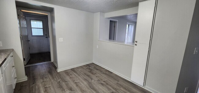 Foto del edificio - 940/940 ½ Willetta St SW