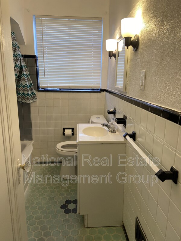 Foto del edificio - 9711 Greensboro St