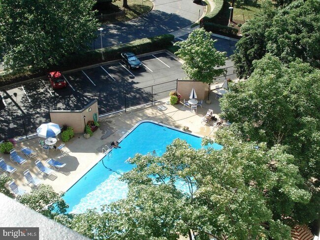 Foto del edificio - 4501 Arlington Blvd