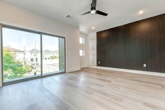 Building Photo - 5634 Dolores St