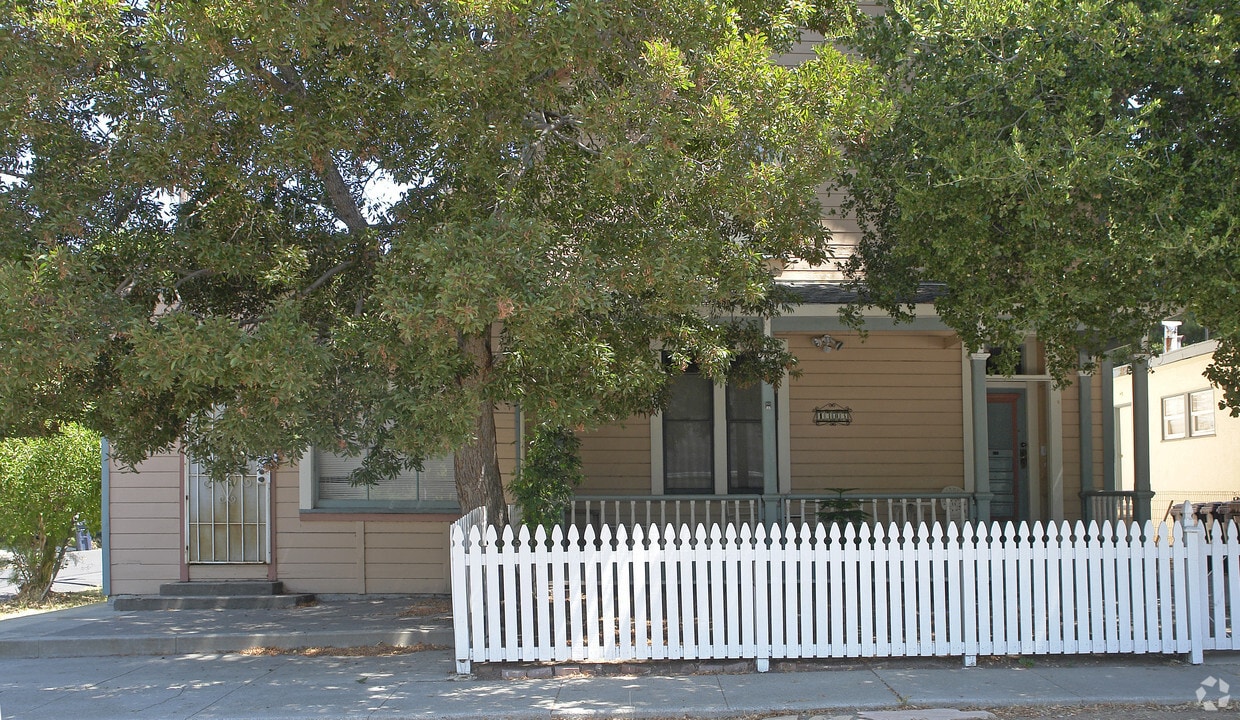 Building Photo - 1303 Castro St