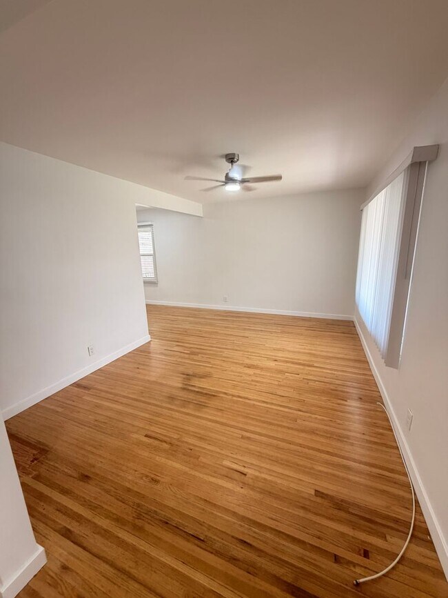 Foto del edificio - Remodeled 3 Bedroom Norwalk House For Rent!
