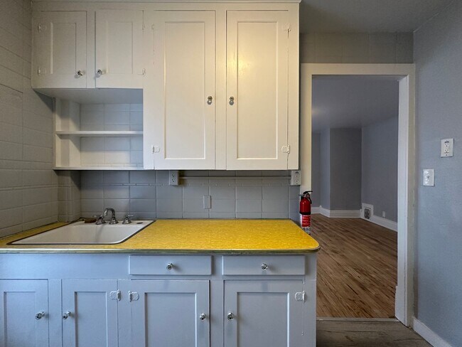 Photo - 113 N Hamilton St Apartment