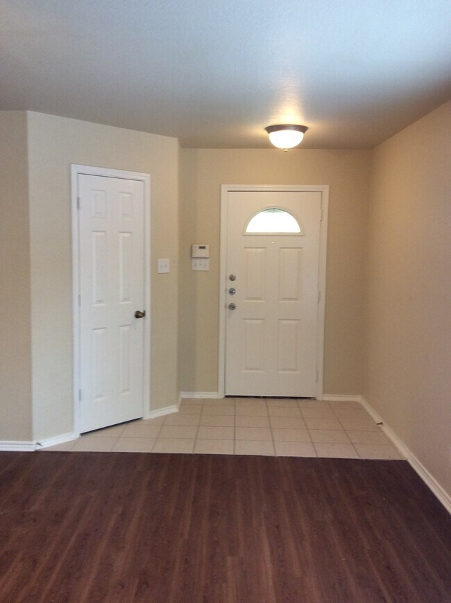 Building Photo - 934 Cheyenne Creek