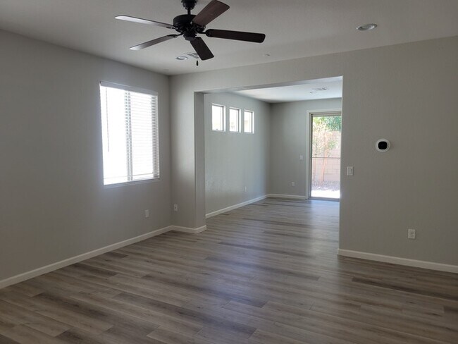 Foto del edificio - Beautiful Pardee 4 bedroom home!