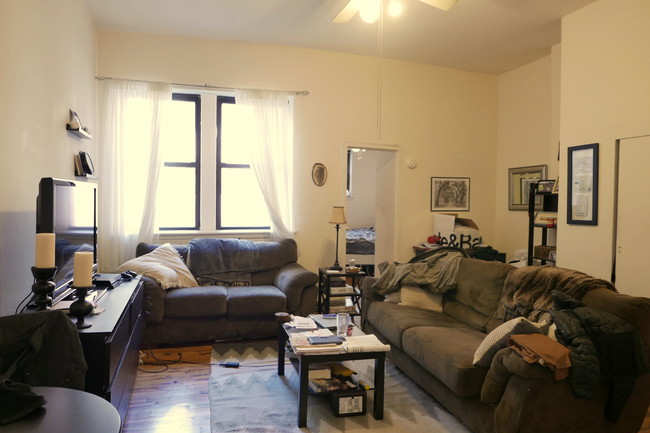 Building Photo - 271 W 73rd St