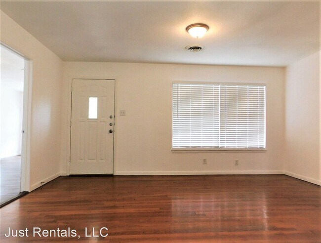 Foto del edificio - 4 br, 1 bath House - 1100 Estes Dr
