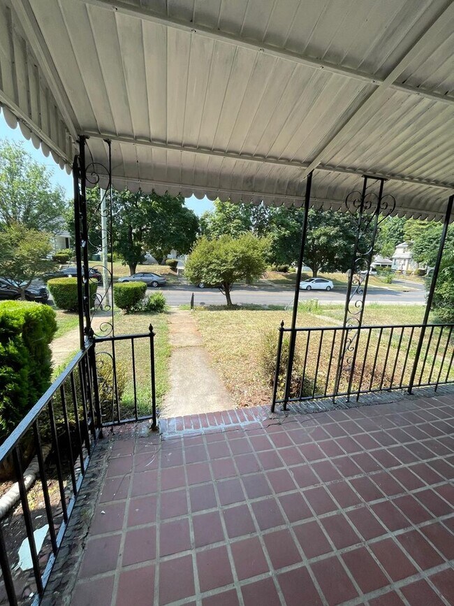 Foto del edificio - 3840 Dolfield Ave