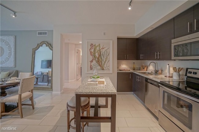 Foto del edificio - 2 br, 1 bath  - 1036 NW 87th Ave
