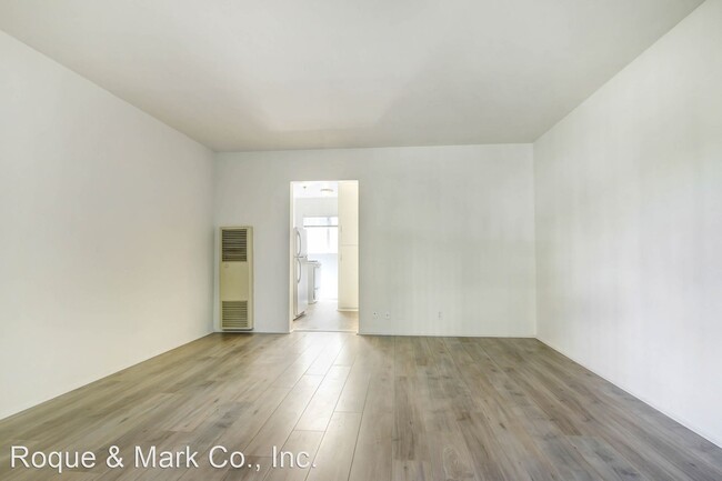 Building Photo - Studio, 1 bath Apartment - 10900 Santa Mon...