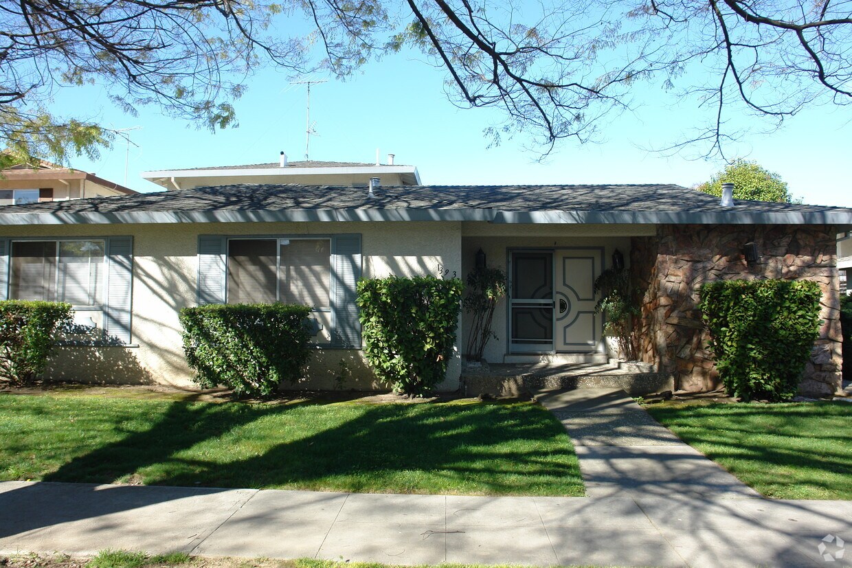 Building Photo - 1393 Lexington Dr