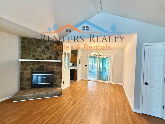 Foto del edificio - 3 Bedroom House With Fenced Yard
