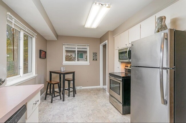 Building Photo - 1505 Iowa St