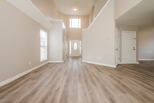 Building Photo - 545 Wyntuck Dr