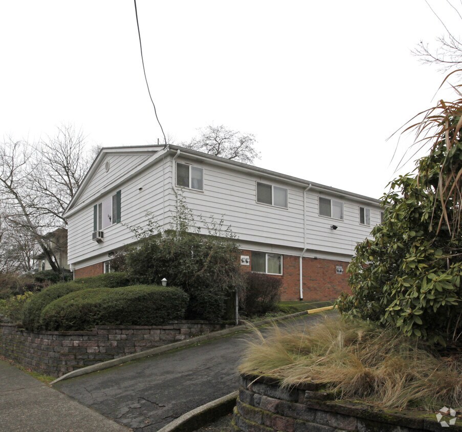 Building Photo - 2109 SE Ash St