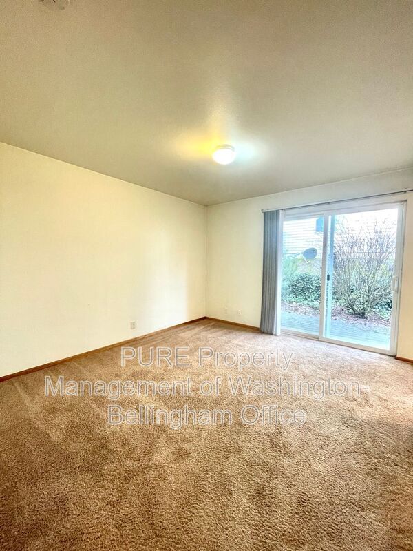 Building Photo - 3150 W Maplewood Ave