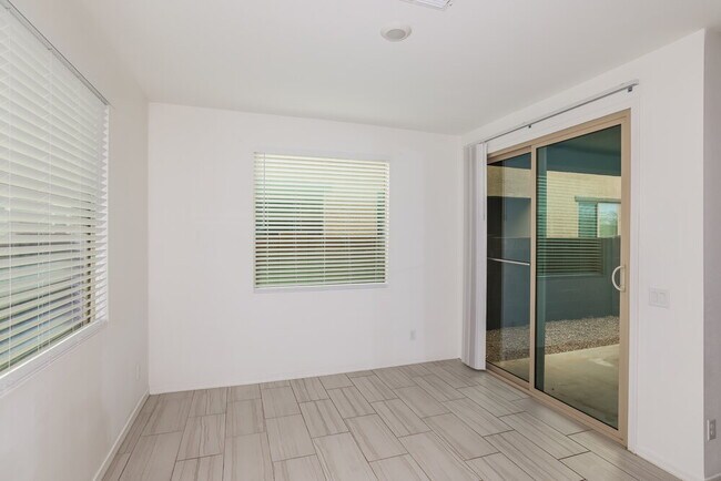 Foto del edificio - 9259 E Static Ave