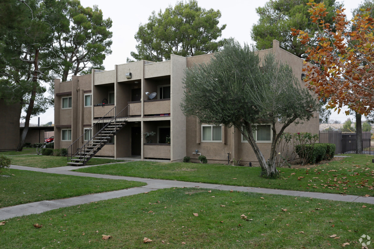 Foto del edificio - Rodeo Village Apartments