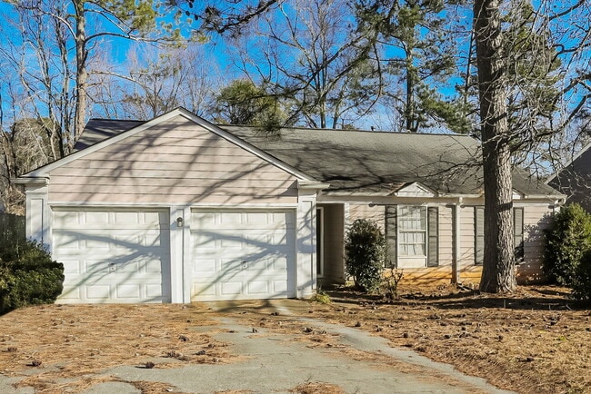 Building Photo - 6573 Eastbriar Dr