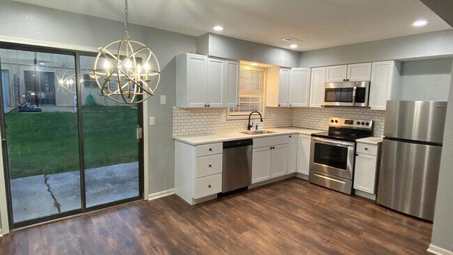 Foto del edificio - 113 NE Greystone Dr