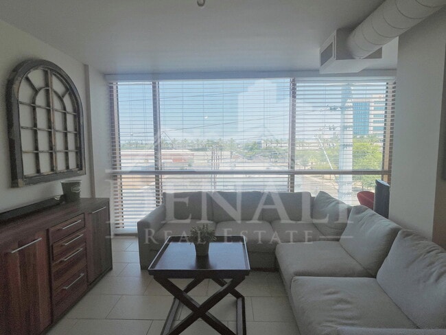 Building Photo - 535 W Thomas Rd