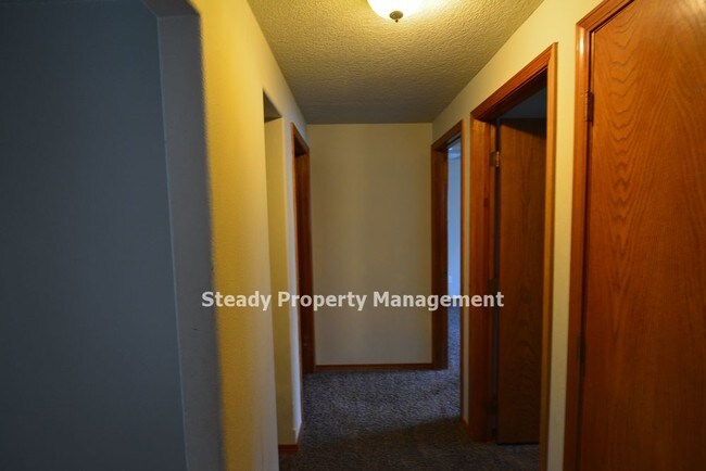 Building Photo - Private 4plex in Milton WA