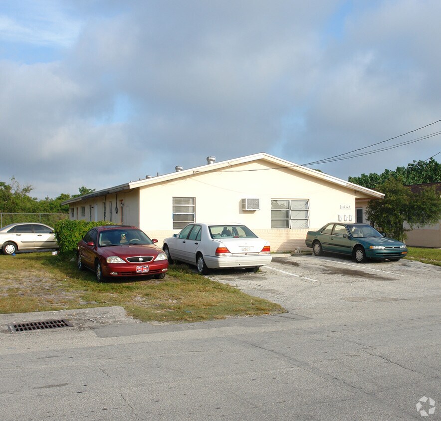 Primary Photo - 1521-1535 SW 44th Ter