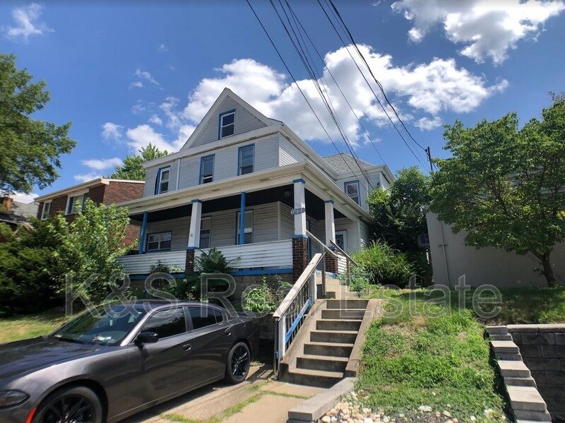 Primary Photo - 1021 Broadway Ave