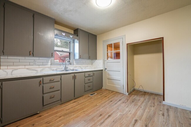Foto del edificio - 1405 Edgemoor Dr