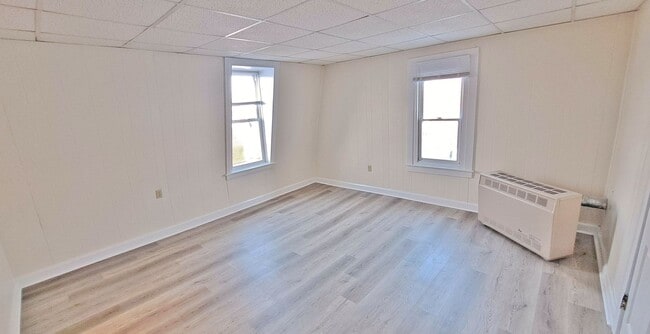 Building Photo - 46-50 W Middle