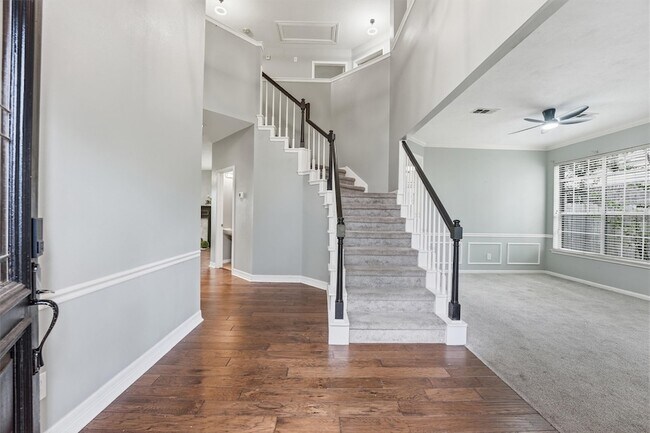 Building Photo - 2413 Piney Woods Dr