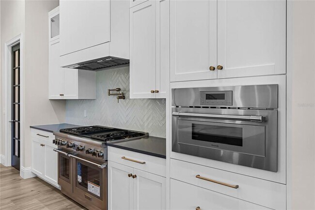 Building Photo - 705 Largovista Dr