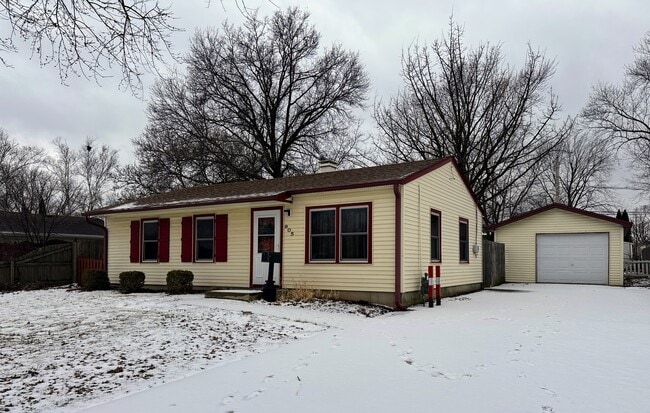 Building Photo - 905 Brentwood Dr