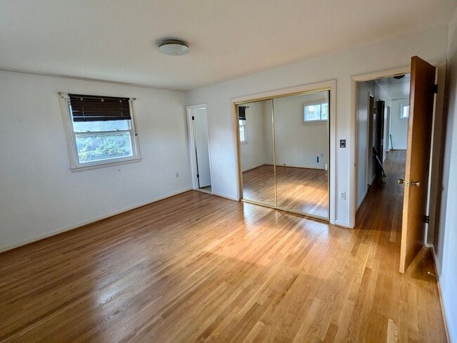 Building Photo - 9204 Davidson St