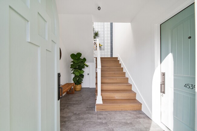 Foto del edificio - 4537 St Elmo Dr