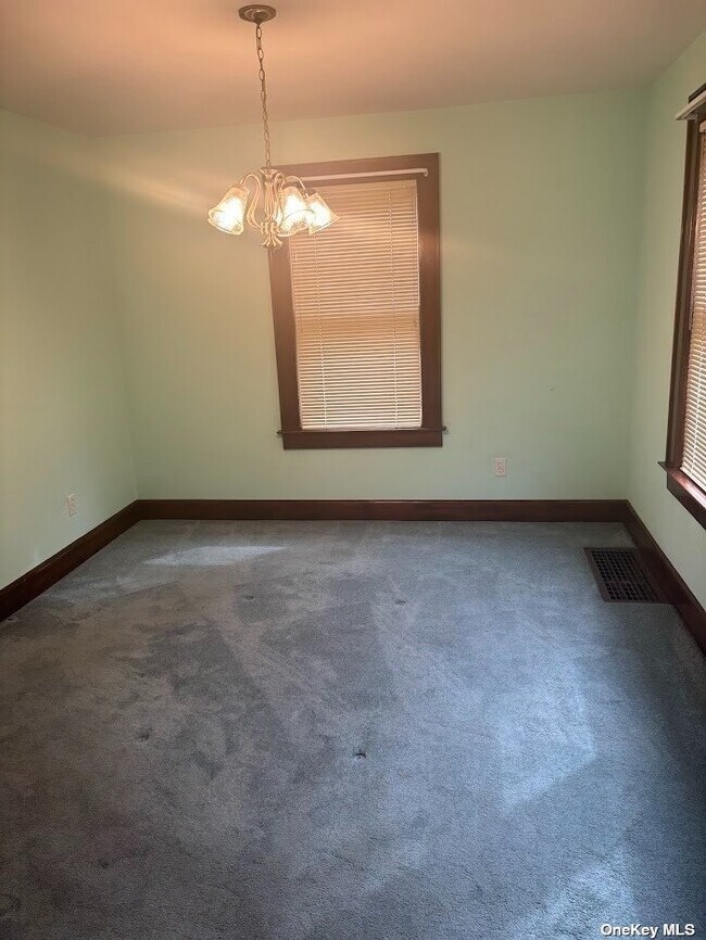 Building Photo - 553 Broadway