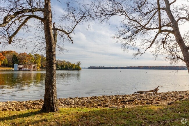 The biggest amenity for Hendersonville is Old Hickory Lake where you can boat, fish, and relax.
