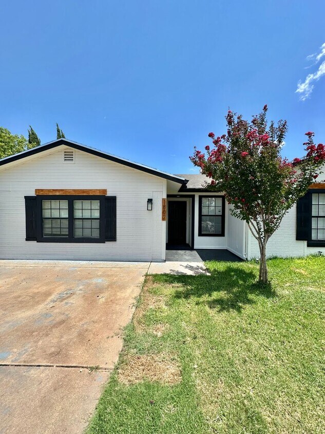 Foto del edificio - 1802 High Butte Dr