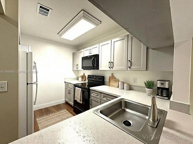 Foto del edificio - 10043 Winding Lake Rd