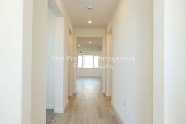 Building Photo - Resort Like Living - Spacious 2 bed 2.5 ba...