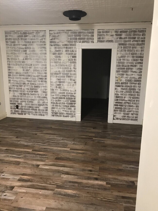 Building Photo - Winona Duplex
