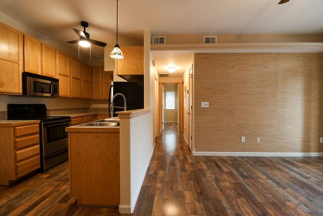 Foto del edificio - Updated 2 Bedroom Apartment in Windsor