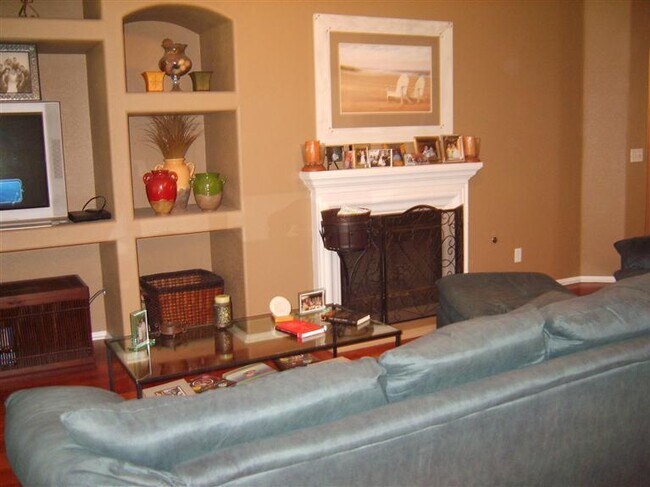 Building Photo - Clovis North 4 Bedroom 2 bath Home